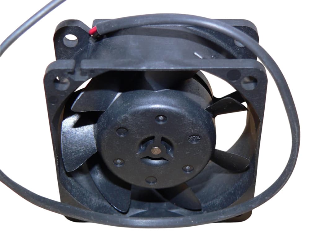 Вентилятор Thermaltake TA225DC-E34390-16HP 12V