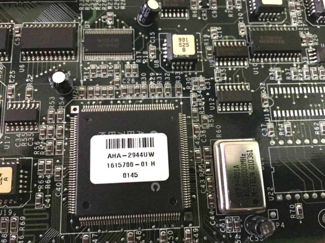 Контроллер Adaptec AHA-2944UW PCI