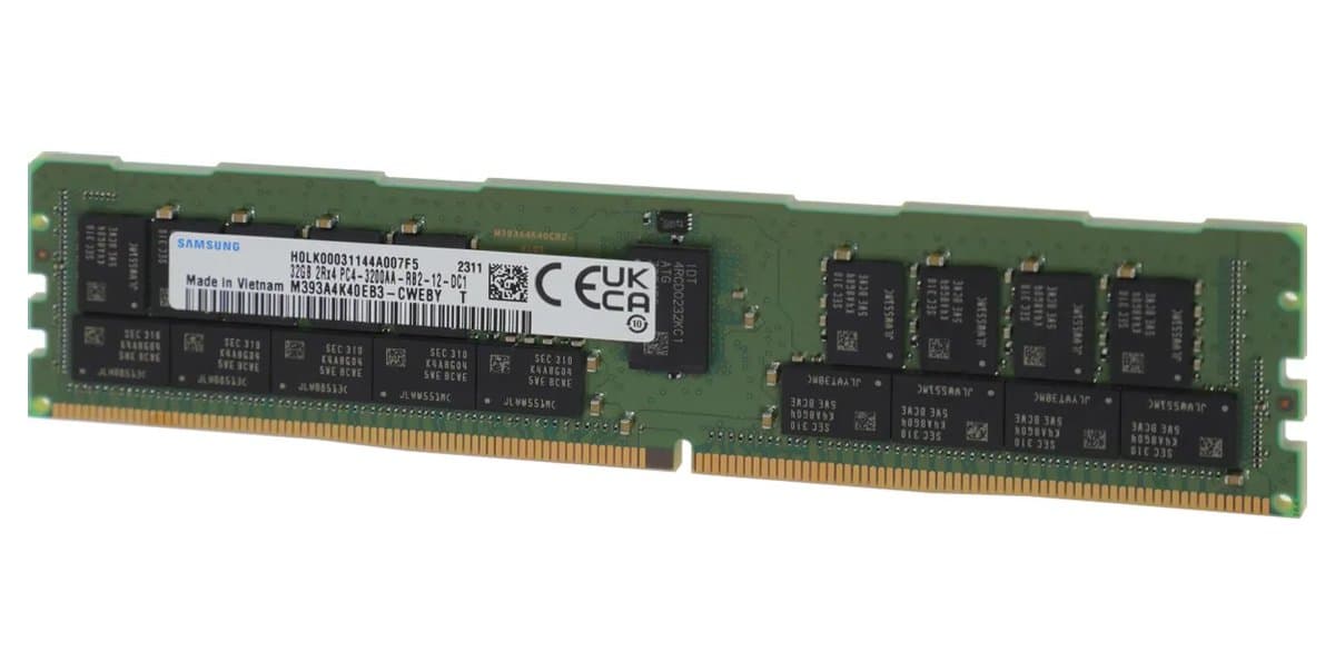  Samsung DDRIV 32Gb M393A4K40EB3-CWEBY